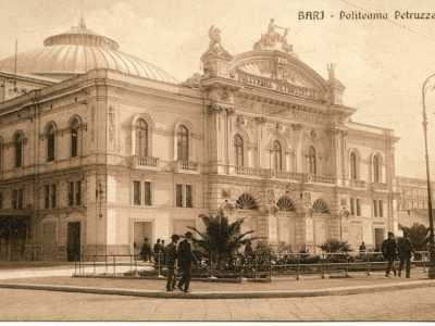 Il Teatro Petruzzelli nel 1921 (foto dell'Archivio Centro Studi Baresi di Felice Giovine)
